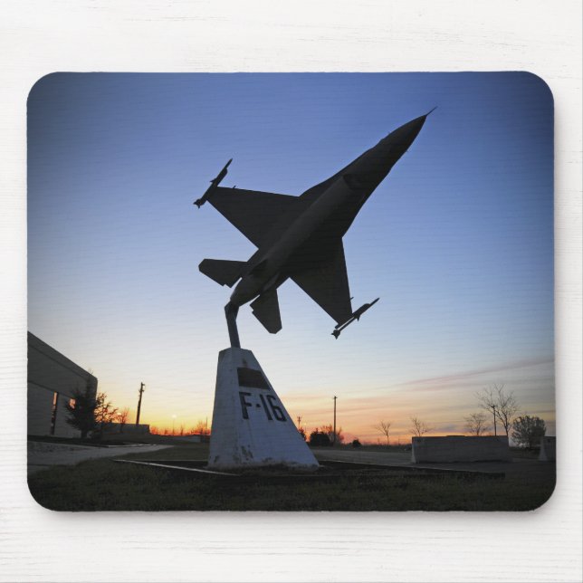 En  modell av F-16 C-falken Musmatta (Framsidan)