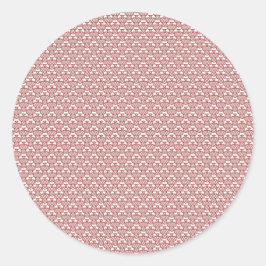 En mönstrad matta med röda och bruna motiv ljuger runt klistermärke