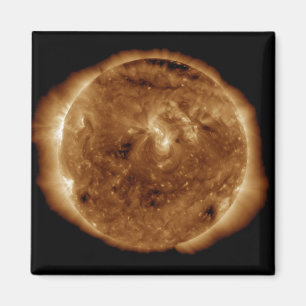 En mörk klyfta i sol atmosfär magnet