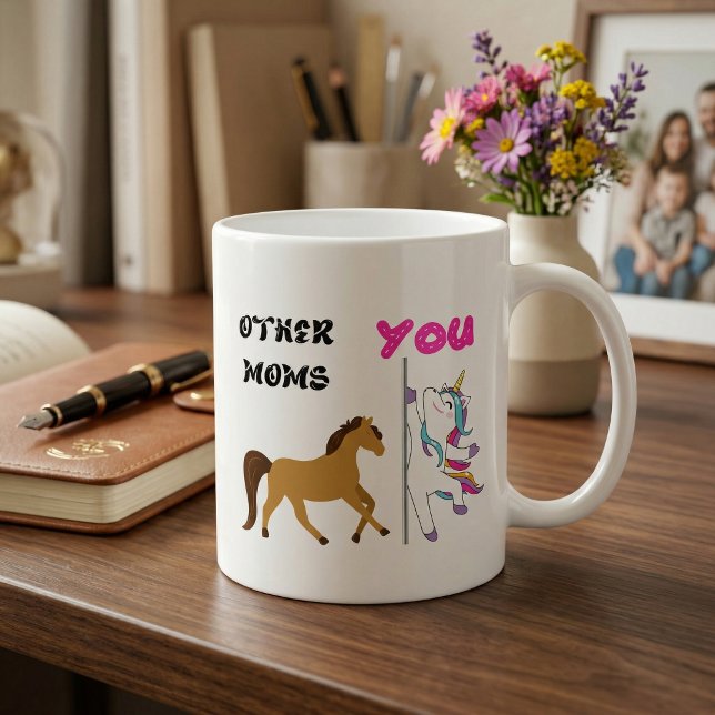 En mors passion och engagemang för sin familj kaffemugg (Whimsical Unicorn Mom Passion & Commitment Bold Typography Mugs)