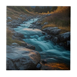 En Mountain Stream Kakelplatta