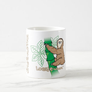 En mugg med en avbilda av en sloth på den