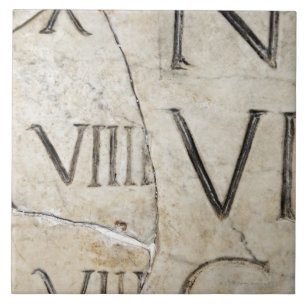 En närbild av forntida romarebrev på marble. kakelplatta