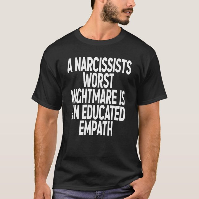 En narcissister som är värst mardröm är ett utbild t shirt (Framsida)