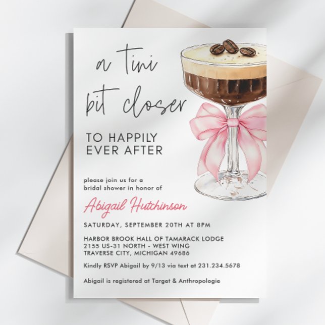 En Närmare Rosa Rosett Espresso Martini Bröllop Inbjudningar (A Tini Bit Closer Pink Bow Espresso Martini Bridal Invitation)
