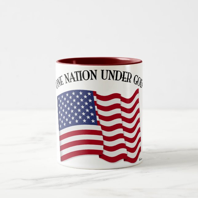 En nation under Gud med USA-flagga Två-Tonad Mugg (Center)