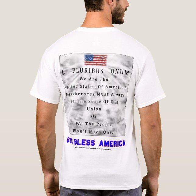 En nationDela-GUD VÄLSIGNAR AMERIKA i blåttbrev Tee Shirt (Baksida)