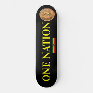 EN NATIONELL SKATTESKYDD MINI SKATEBOARD BRÄDA 18,5 CM