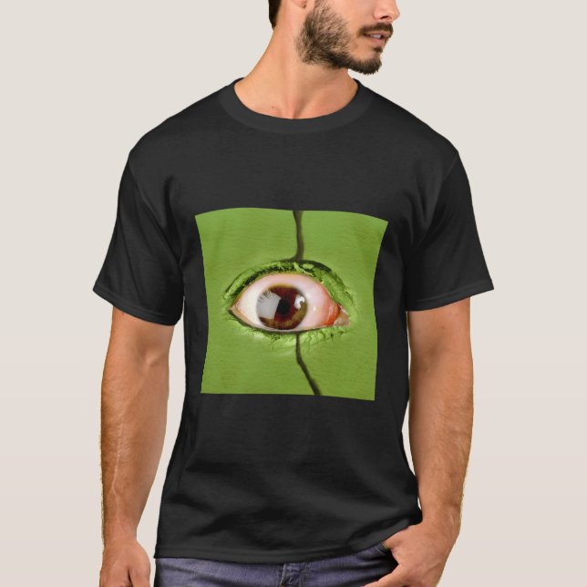 En Ogre Öga Tittar på mig T Shirt (Framsida)