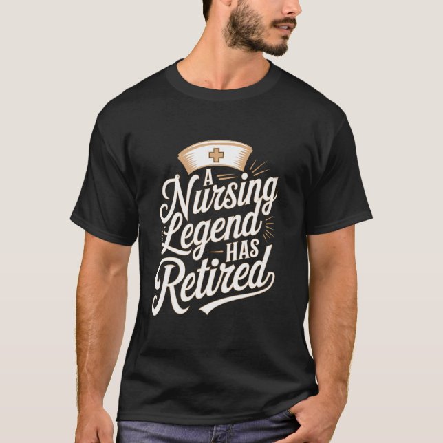 En omvårdnadslegend har gått i pension t shirt (Framsida)