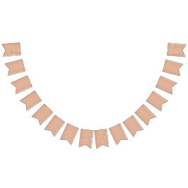 en orange och ett vitt geometriskt mönster vimplar