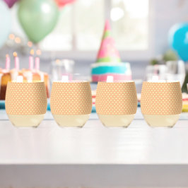 en orange och vit bakgrund med mönster