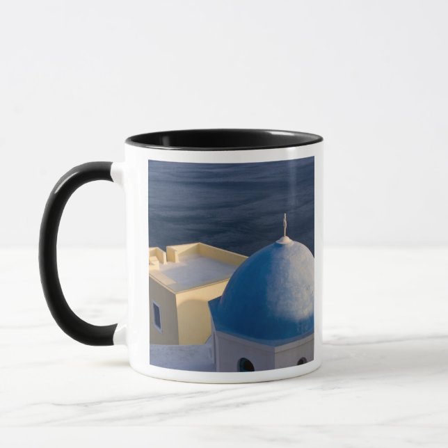 En ortodox kyrka nära havet, Oia Santorini Mugg (Vänster)
