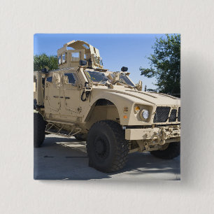 En Oshkosh M-ATV Knapp