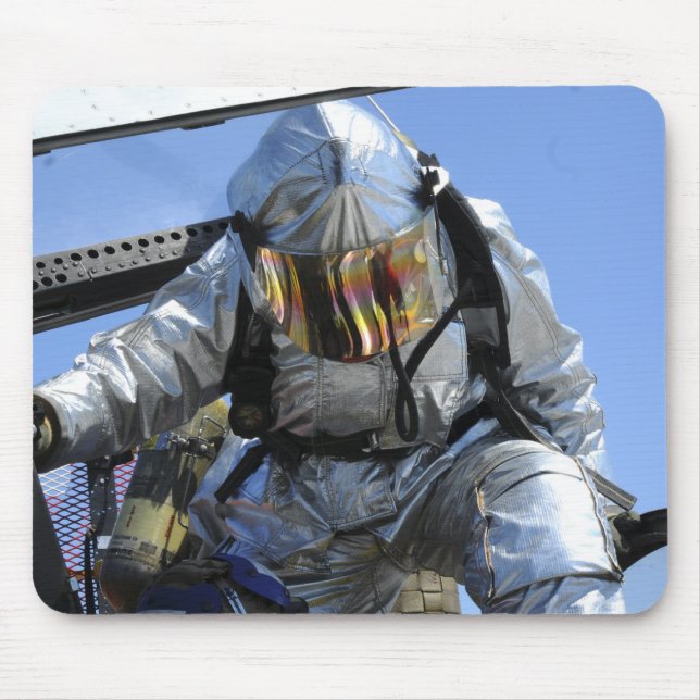 En övning i rädding utförs i cockpit. musmatta (Framsidan)