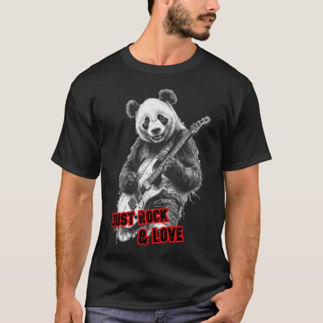 En panda som spelar rock med elgitarr på svart t shirt (Framsida)