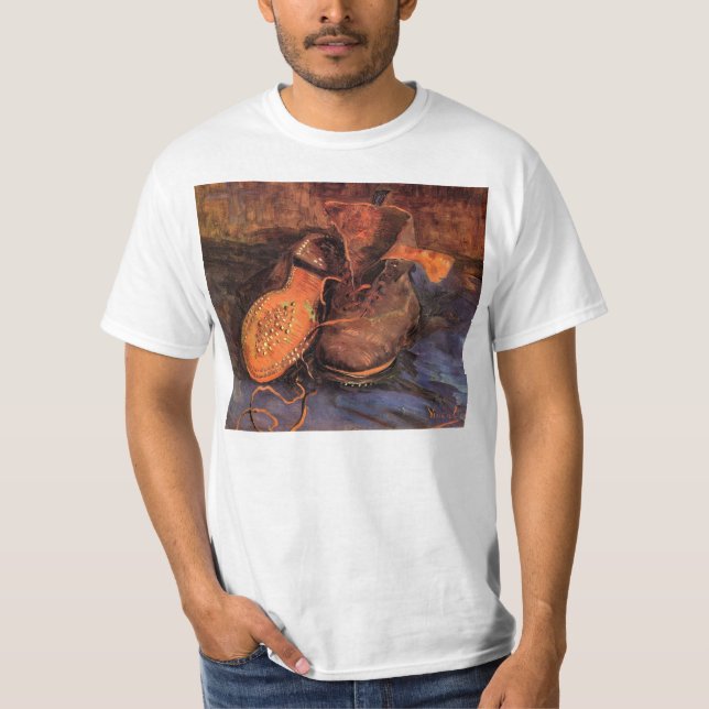 En para av skor vid Vincent Van Gogh Tee (Framsida)