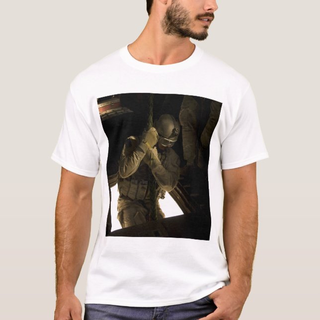 En pararescueman från amerikanska Luft Force börja Tee Shirt (Framsida)