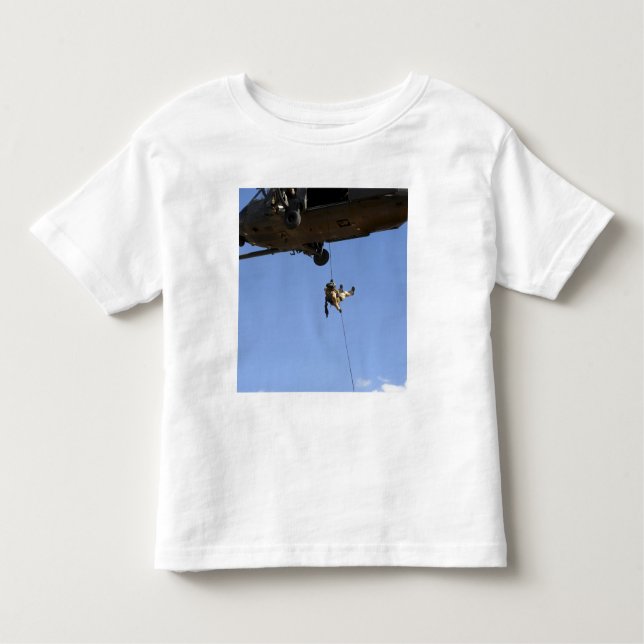En pararescueman rappels från en HH-60 T Shirt (Framsida)