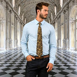 En pekskärm med tidslös respit - Elegant Reverie Slips<br><div class="desc">Gå in i en värld av raffinerad elegans varje gång du gör Eleganten Reverie Neck Tie. Infekterad med den flamländska Baroque-eran, dess svarta och guld blommigt transporterar dig till en tid av skönhet och konst. Det här är inte bara ett tillbehör. Det är en bro till en gammal fantastiska era,...</div>
