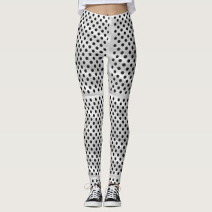 En person som bär högwaistade vita leggings