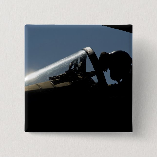 En pilot förbereder sig för start knapp (Framsida)