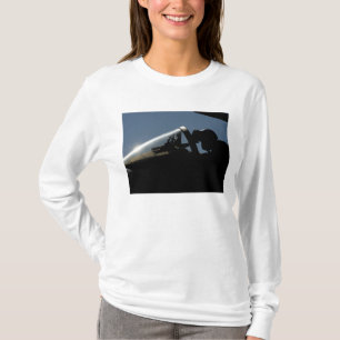 En pilot förbereder sig för start tee shirt