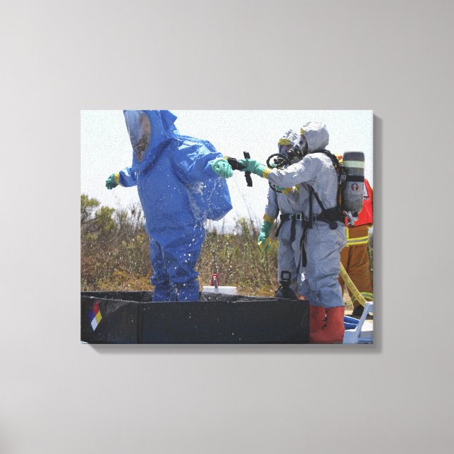 En pilot står i en tub canvastryck (Framsida)