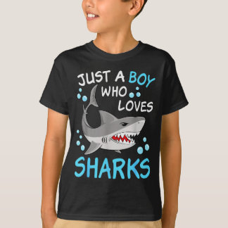 En pojke som älskar hajar rolig havsdjur haj t shirt
