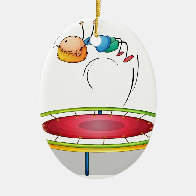 En pojke som leker trampolinen julgransprydnad keramik (Framsidan)