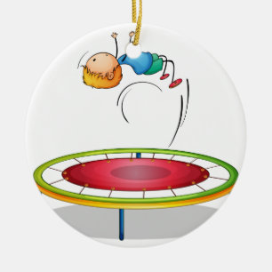 En pojke som leker trampolinen julgransprydnad keramik