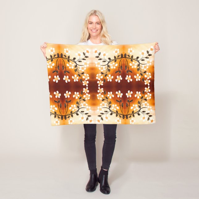 En prettylvit Blommigt skriver ut med Gult Fleecefilt (På plats)