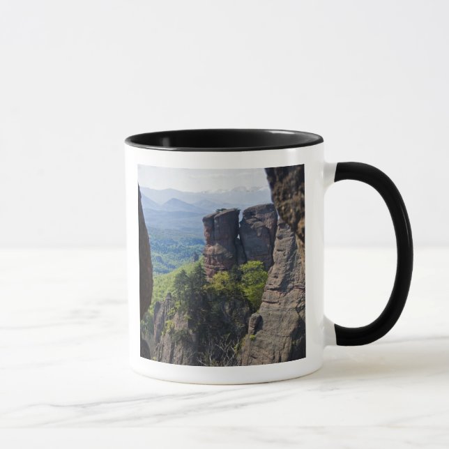 En promenad genom Belogradchik slottets ruiner Mugg (Höger)