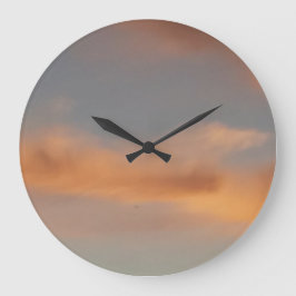 En promenad i molnen 7 Rosa moln i blå himmel. Stor Klocka