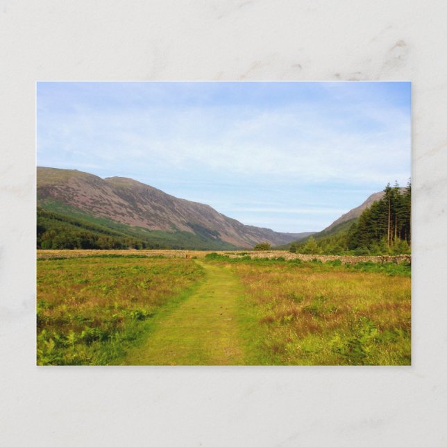 en promenad in i dalen vykort (Framsida)