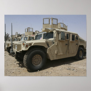 En rad humvektorer från insatsens militära politik poster