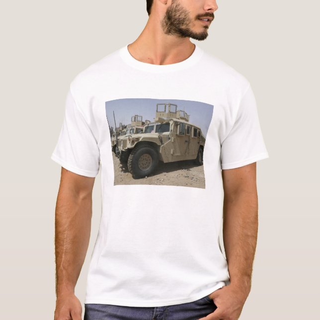 En rad humvektorer från insatsens militära politik t shirt (Framsida)