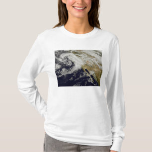 En rad stormar med häftiga vind 2 tee