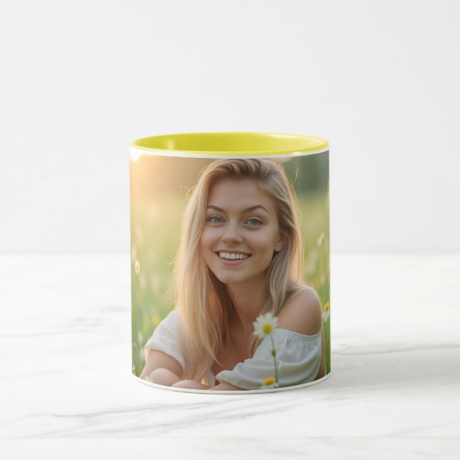 En radikant Helena Chevalier i Blommar Meadow Mugg (Center)