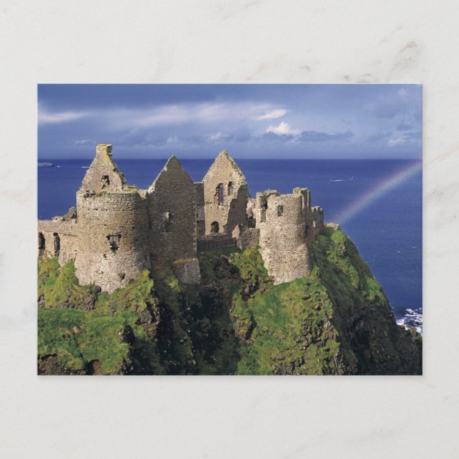 En regnbåge strejkas medeleval Dunluce Castle på Vykort (Framsida)