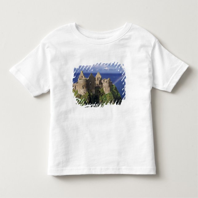 En regnbågsmedeltida strejka Dunluce Castle på T-shirt (Framsida)
