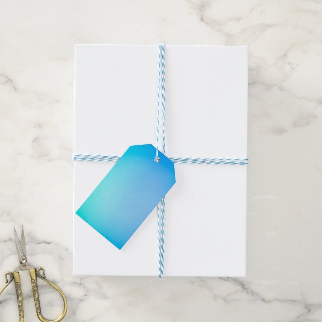 En rektangulär prislapp med en övergång från ljust presentetikett (With Twine)