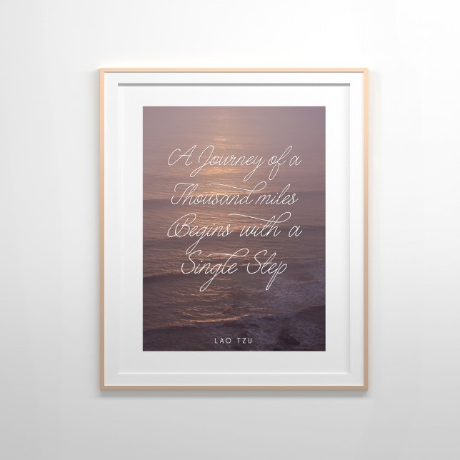 En resa på tusen miles Lao Tzu Poster (Skapare uppladdad)