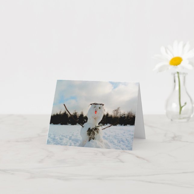 En riktig snöman & en vinterlandskapsfoto festlig kort (Liten växt)