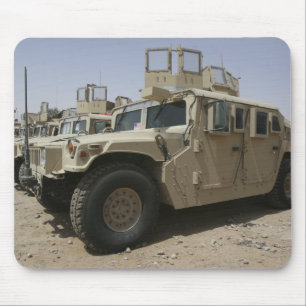 En ro av humvees från specialgruppmilitären Poli Musmatta