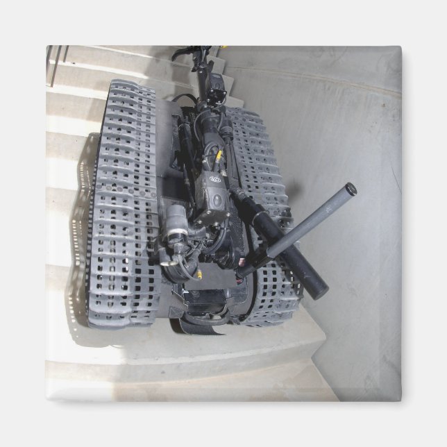 En robotenhet på Talon 3B som klättrar på en stai- Magnet (Framsidan)