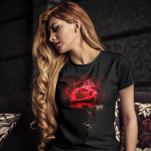 En röd ros i akvarell på svart bakgrund t shirt