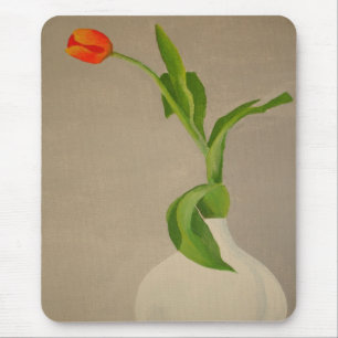 En röd tulp i en vit Vas Musmatta