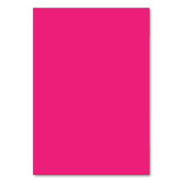 en rosa bakgrund med svart bordsnummer