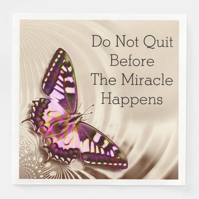 En rosa butterfly på en gräddsäcksbakgrund pappersservett (Framsida)